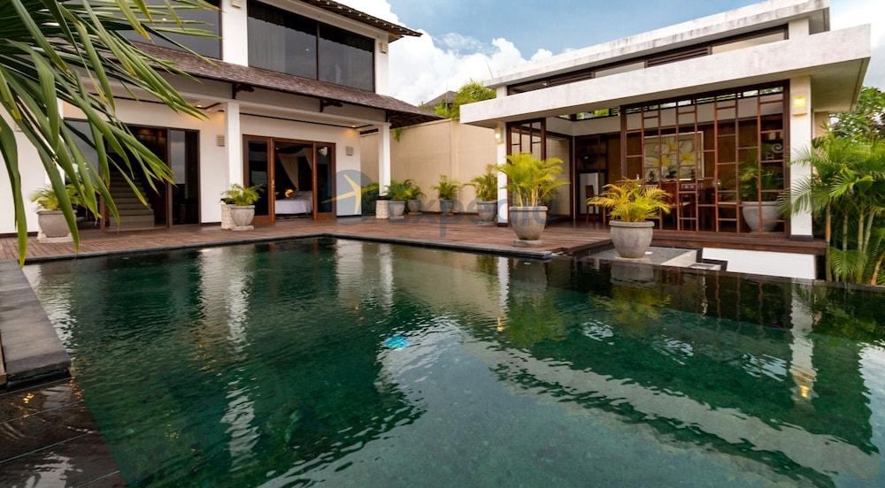 Airis Luxury Villas & Spa Ungasan  Exterior photo